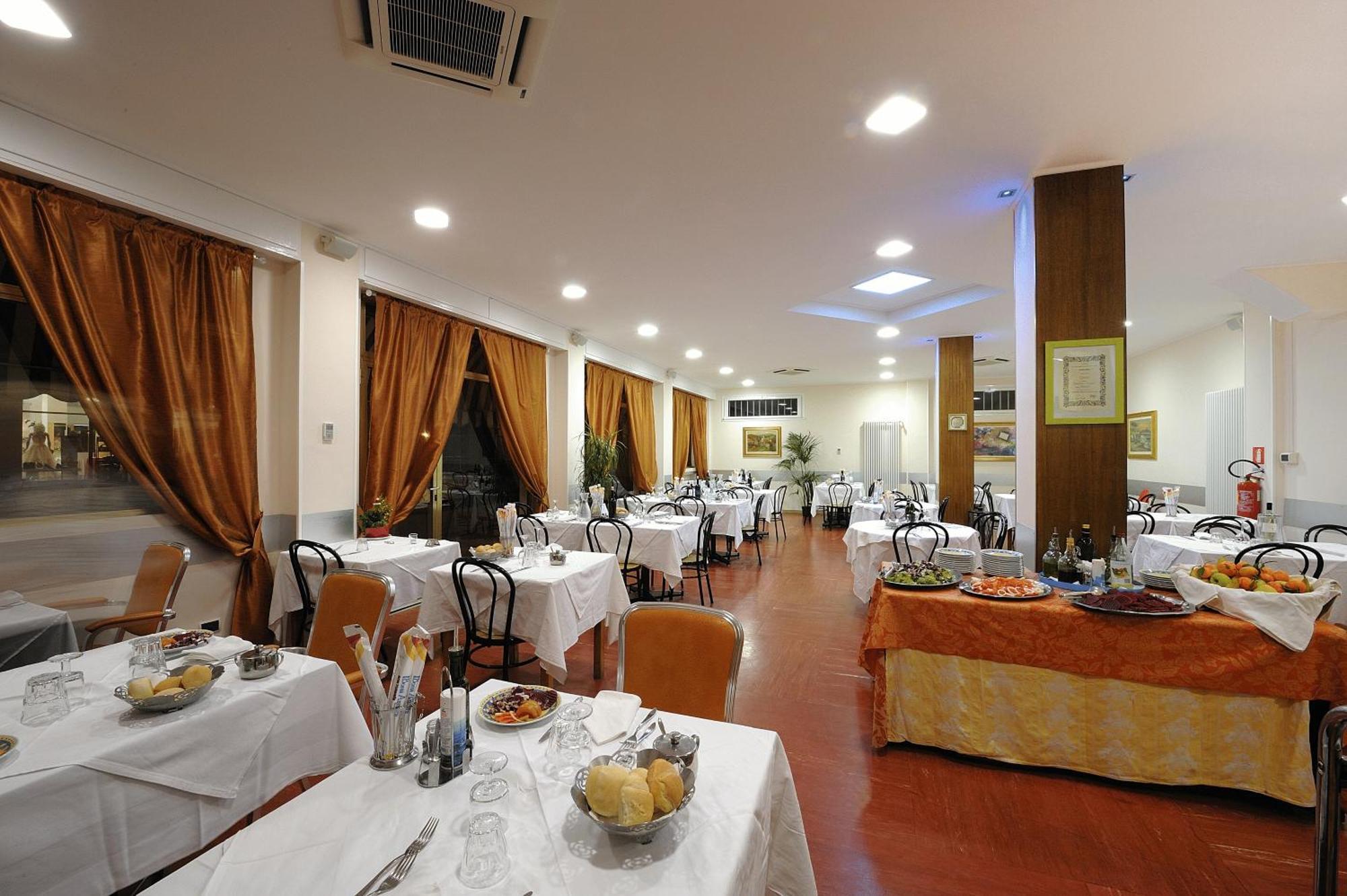 Hotel Arma Ristorante Arma di Taggia Exterior foto